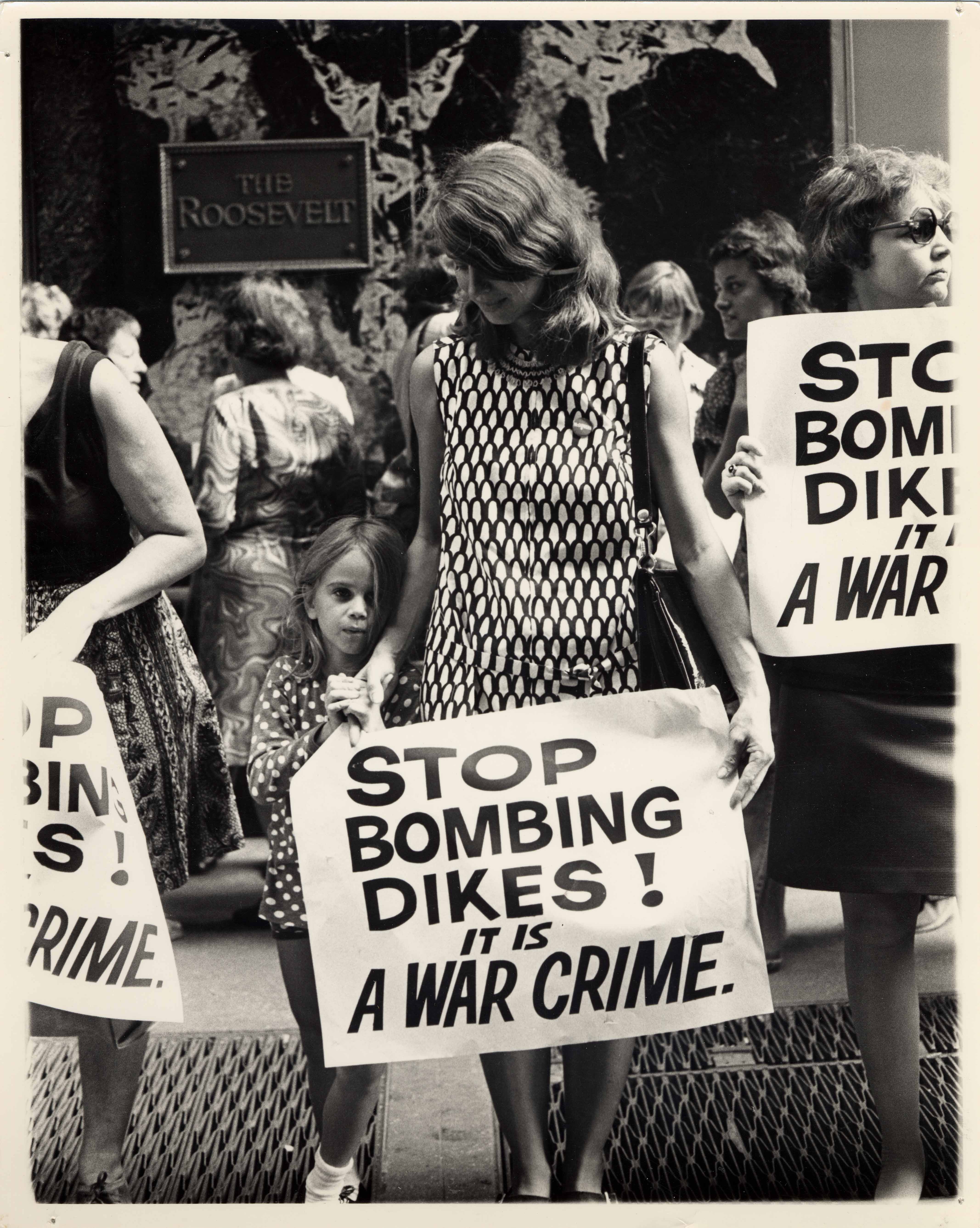 Foto protes 19 Desember 1972